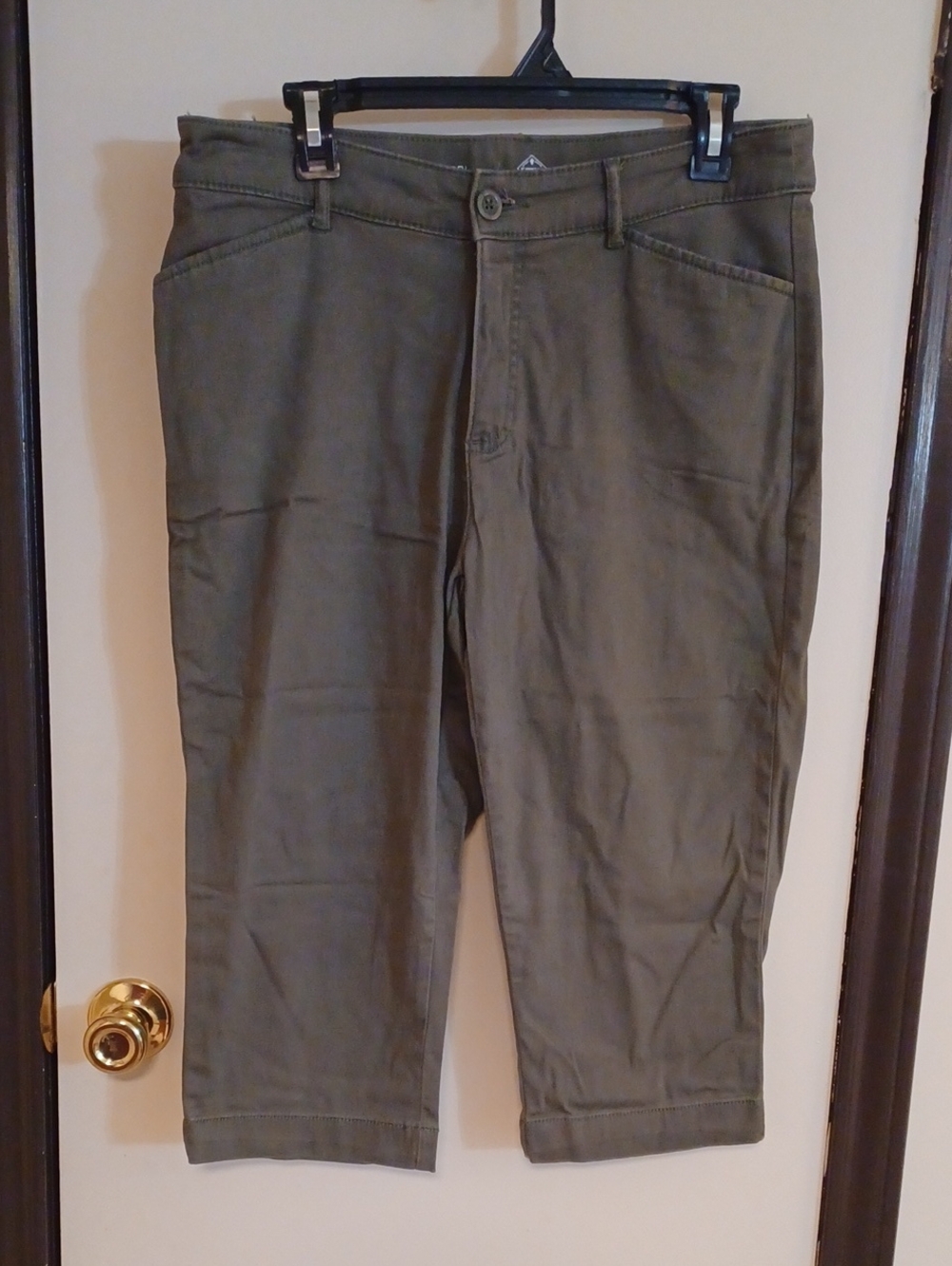St. John's Bay Olive Green Stretch Capris